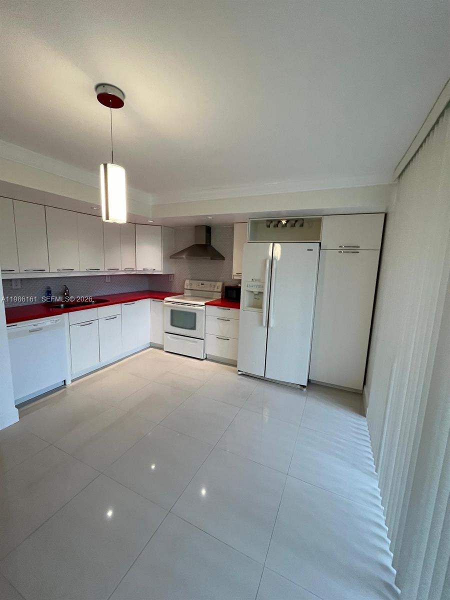 THE HORIZONS CONDO #2 - Residential