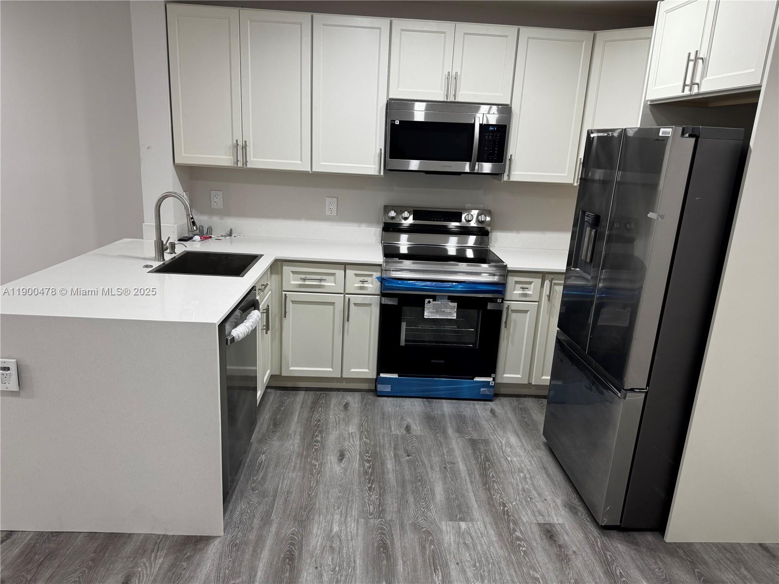 SPRINGS PARK CONDO - Residential Lease