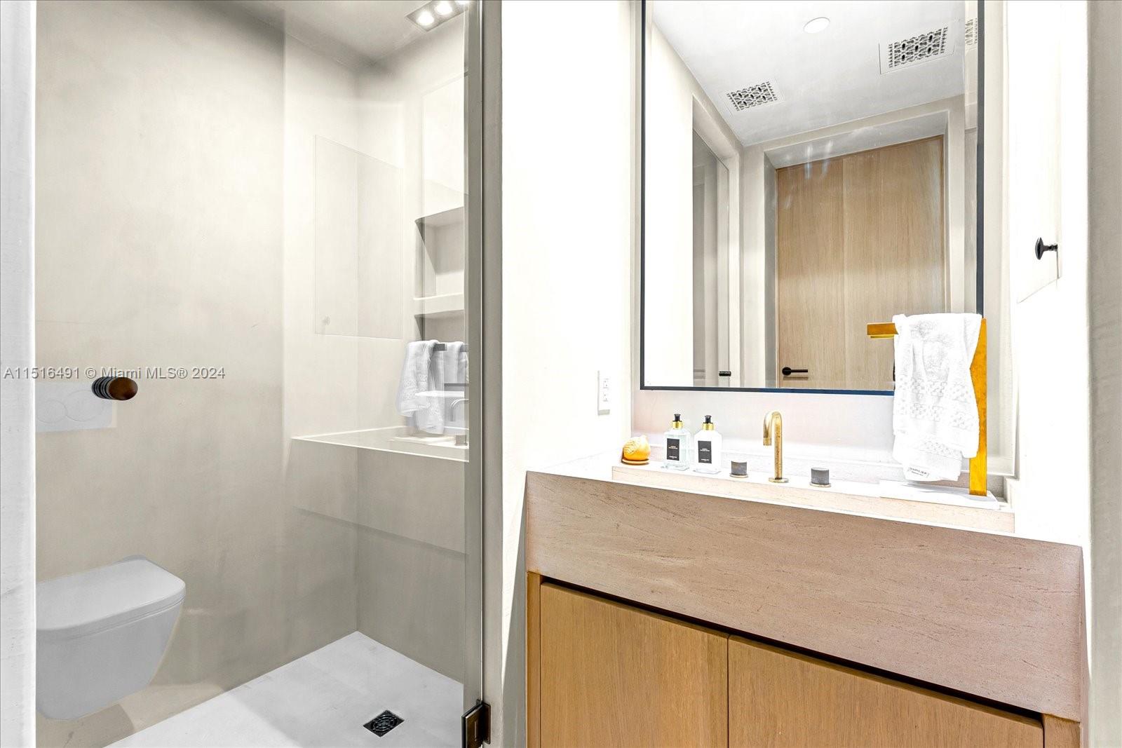 OCEANSIDE @ FISHER ISL CO - Residential