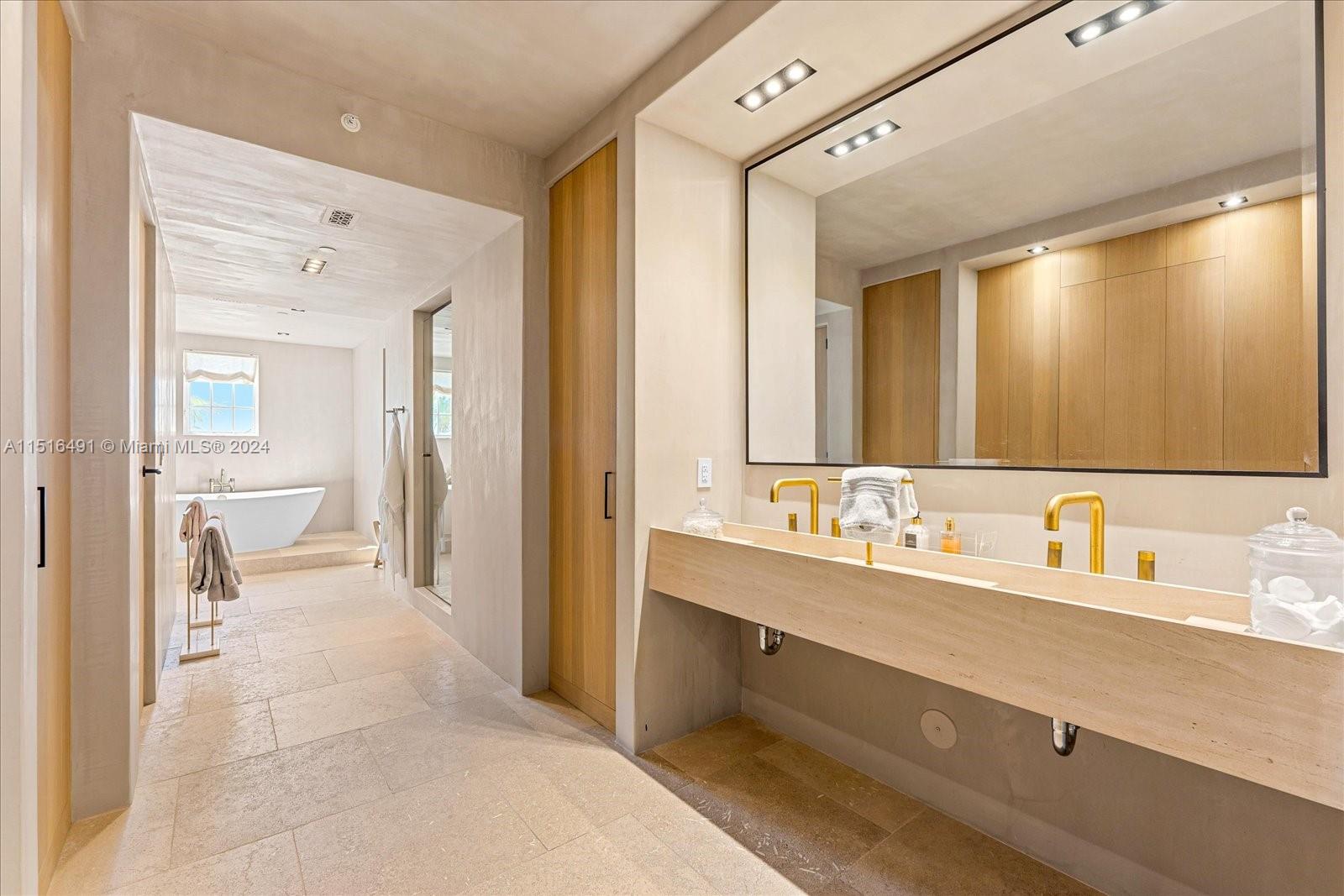 OCEANSIDE @ FISHER ISL CO - Residential