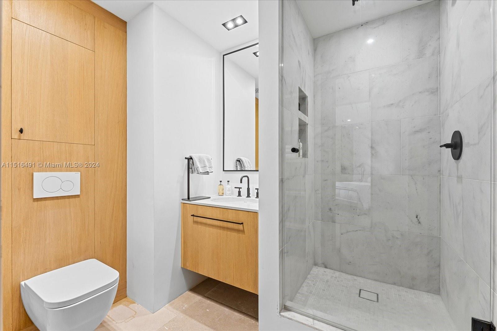 OCEANSIDE @ FISHER ISL CO - Residential