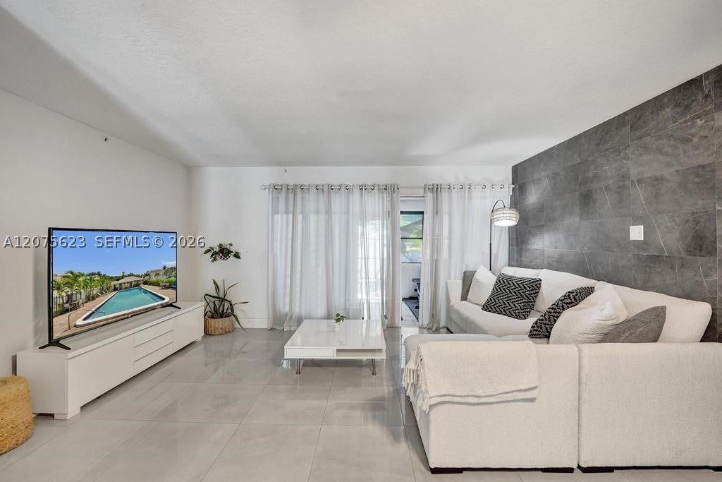 3000 NW 5th Ter 112, Pompano Beach FL 33064