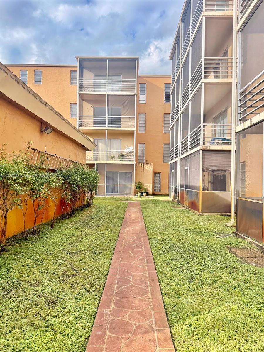 TOWN SQUARE CONDO - Residential Lease