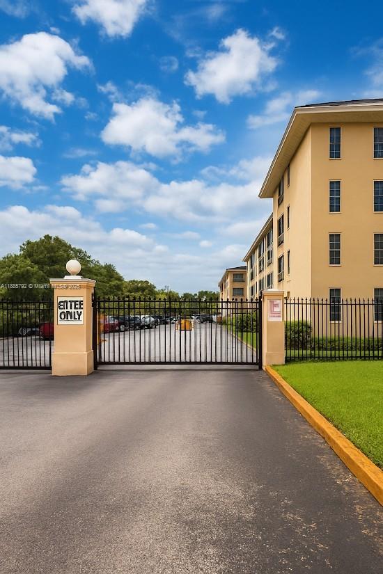 TOWN SQUARE CONDO - Residential Lease