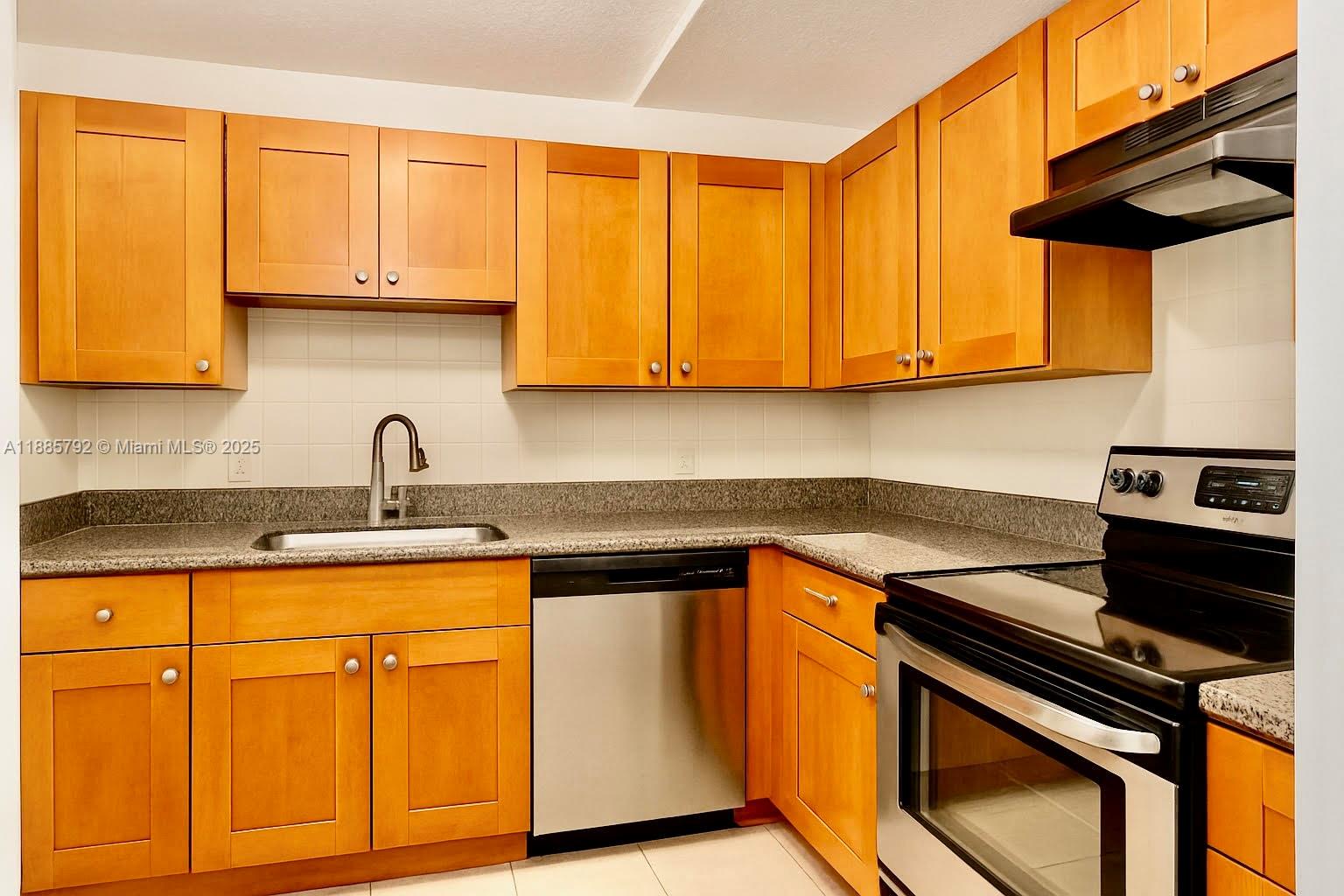 TOWN SQUARE CONDO - Residential Lease