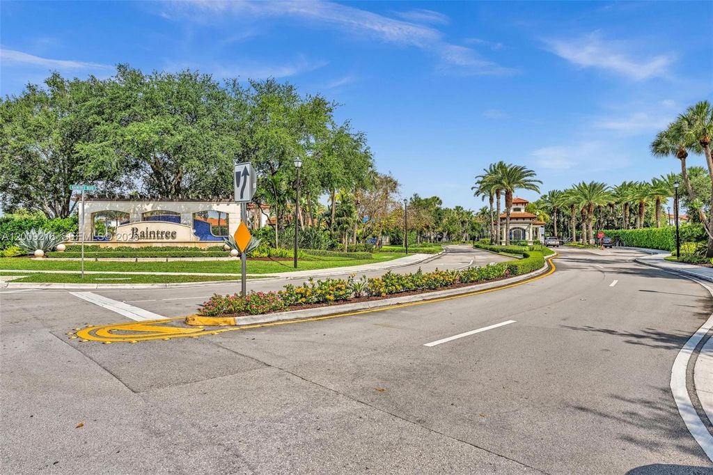 Photo of 11541 SW 15th St, Pembroke Pines, FL 33025 (MLS # A12009216)