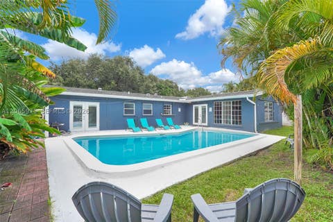 Photo of 407 S 56th Ter, Hollywood, FL 33023 (MLS # A12065975)
