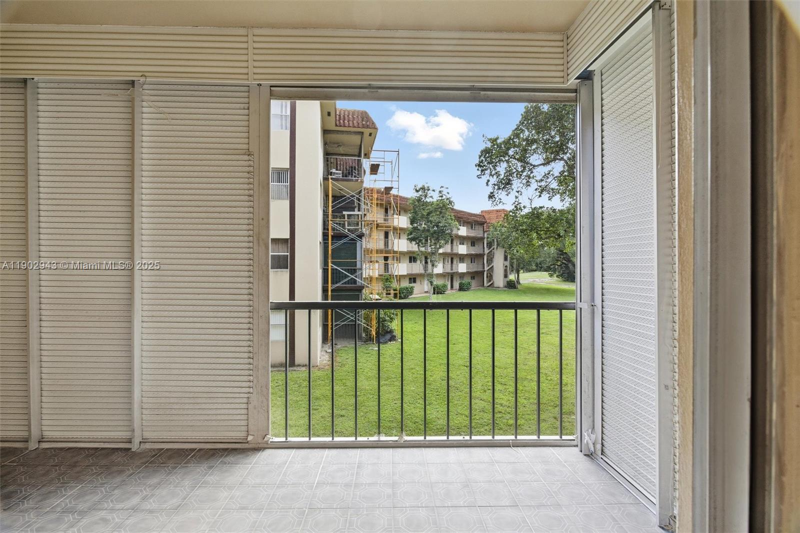 INVERRARY COUNTRY CLUB - Residential