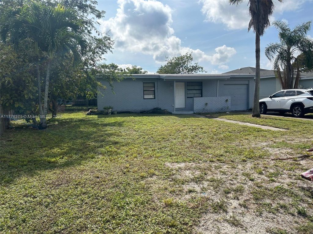 Photo of 1318 NW 11th St, Fort Lauderdale, FL 33311 (MLS # A11776371)