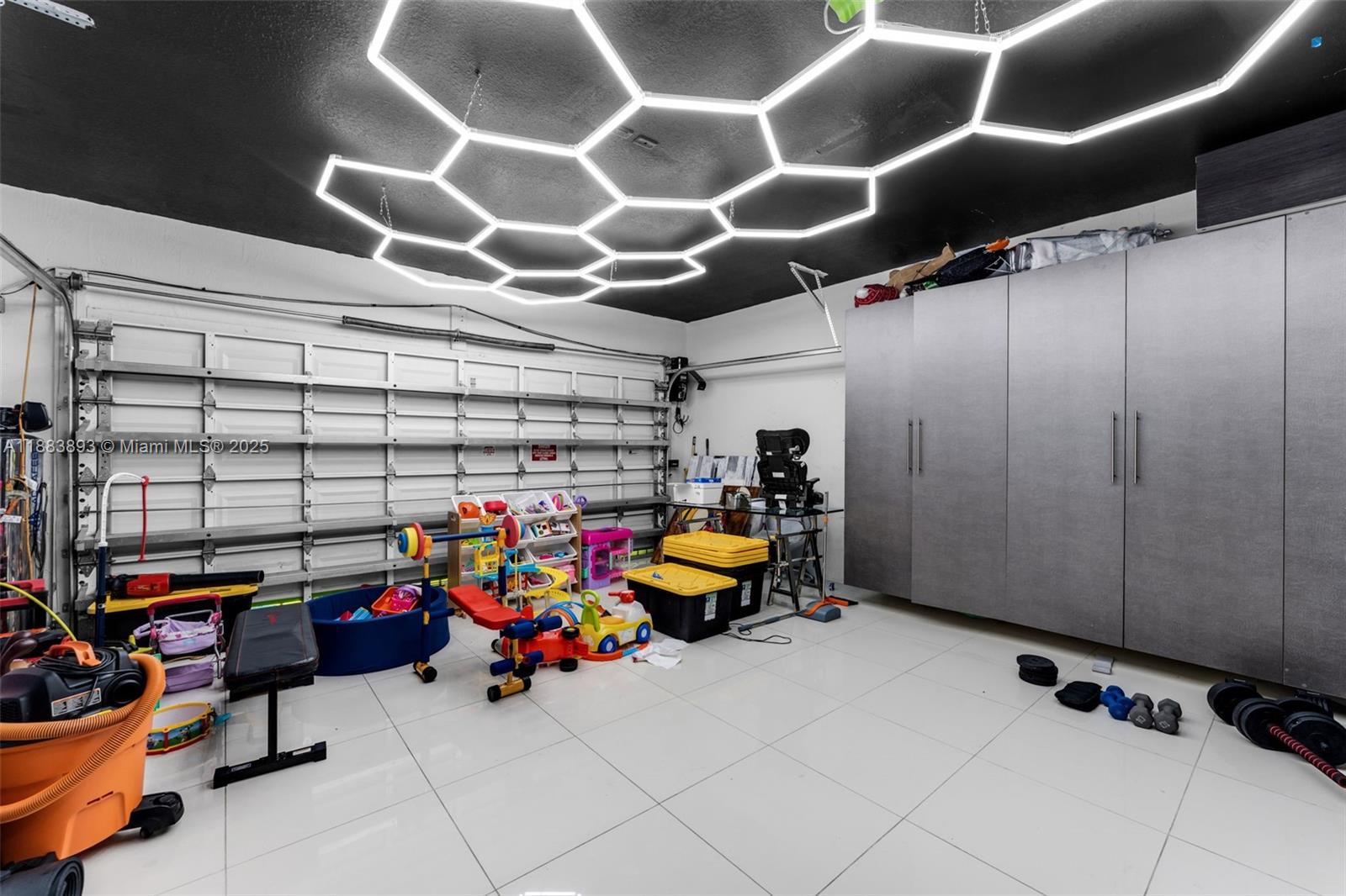 BALMORAL SUB PHASE III - Residential Lease