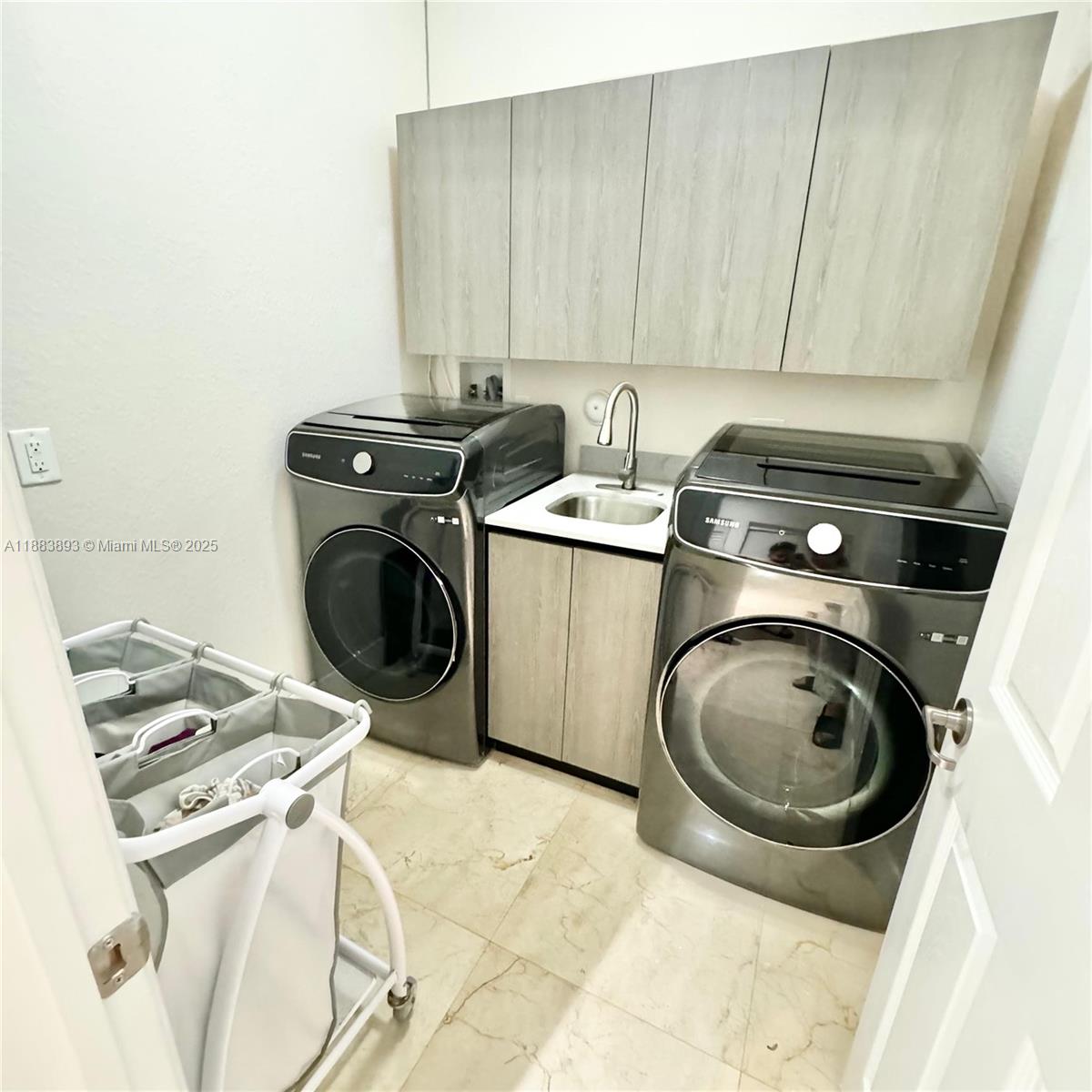 BALMORAL SUB PHASE III - Residential Lease