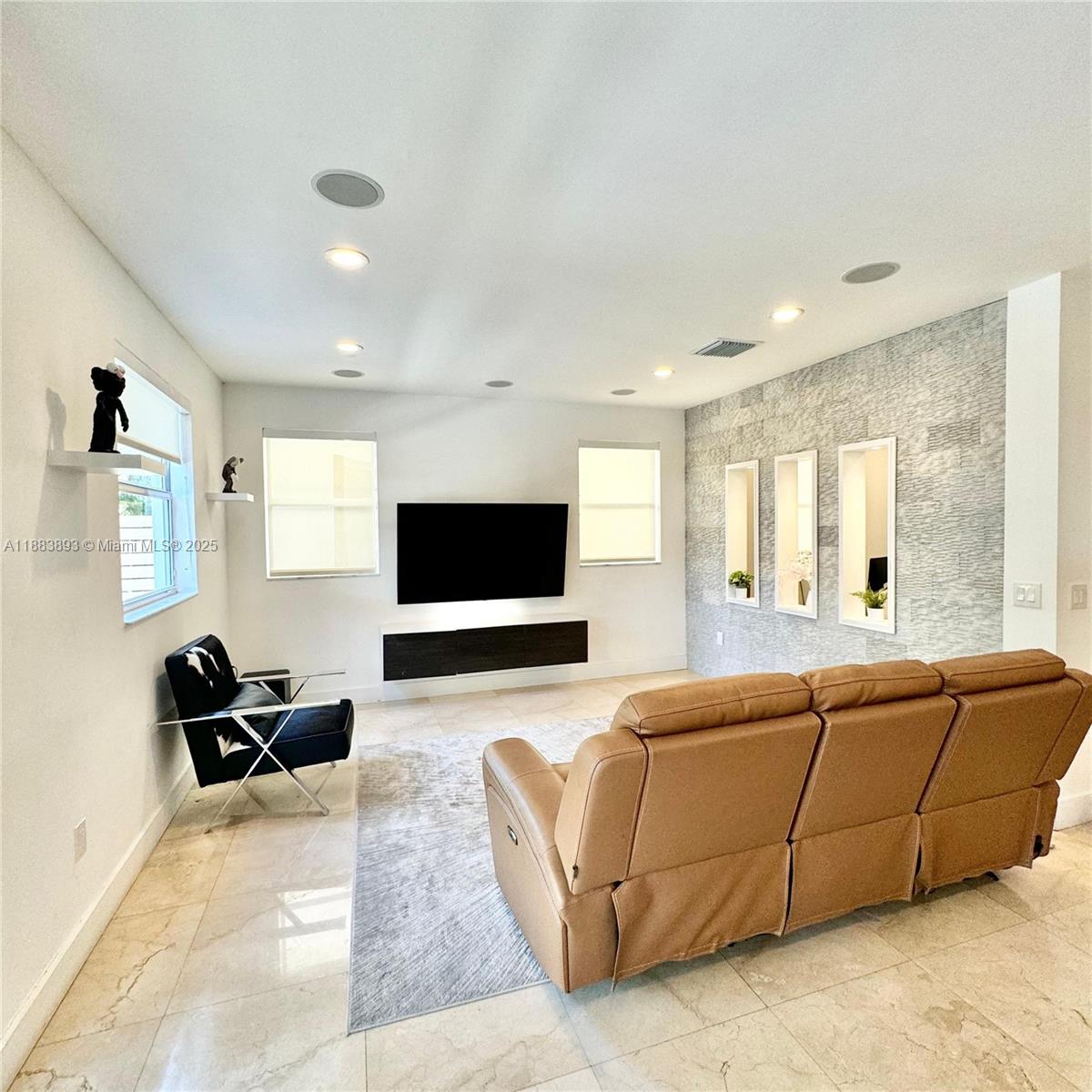 BALMORAL SUB PHASE III - Residential Lease