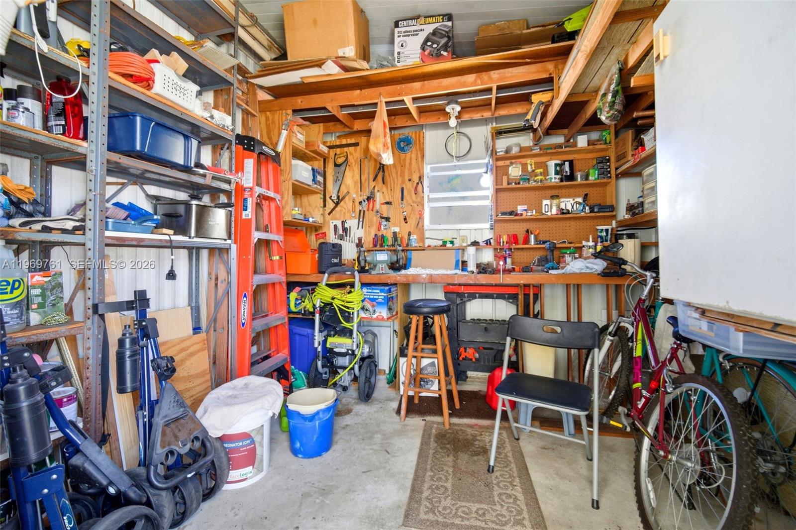 RAVENSWOOD ESTATES & MARI - Residential