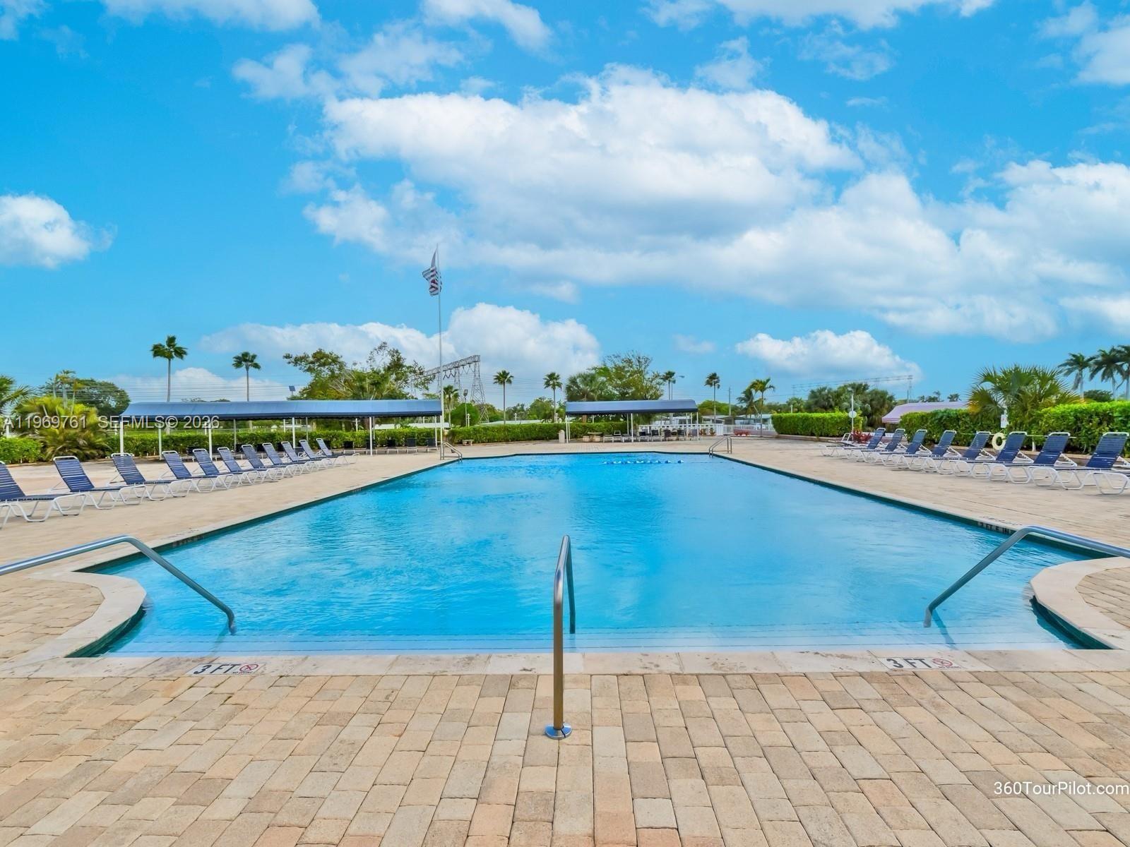 RAVENSWOOD ESTATES & MARI - Residential