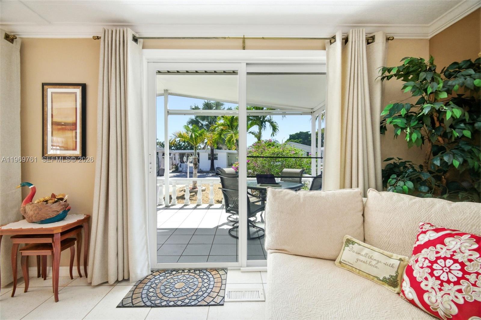 RAVENSWOOD ESTATES & MARI - Residential