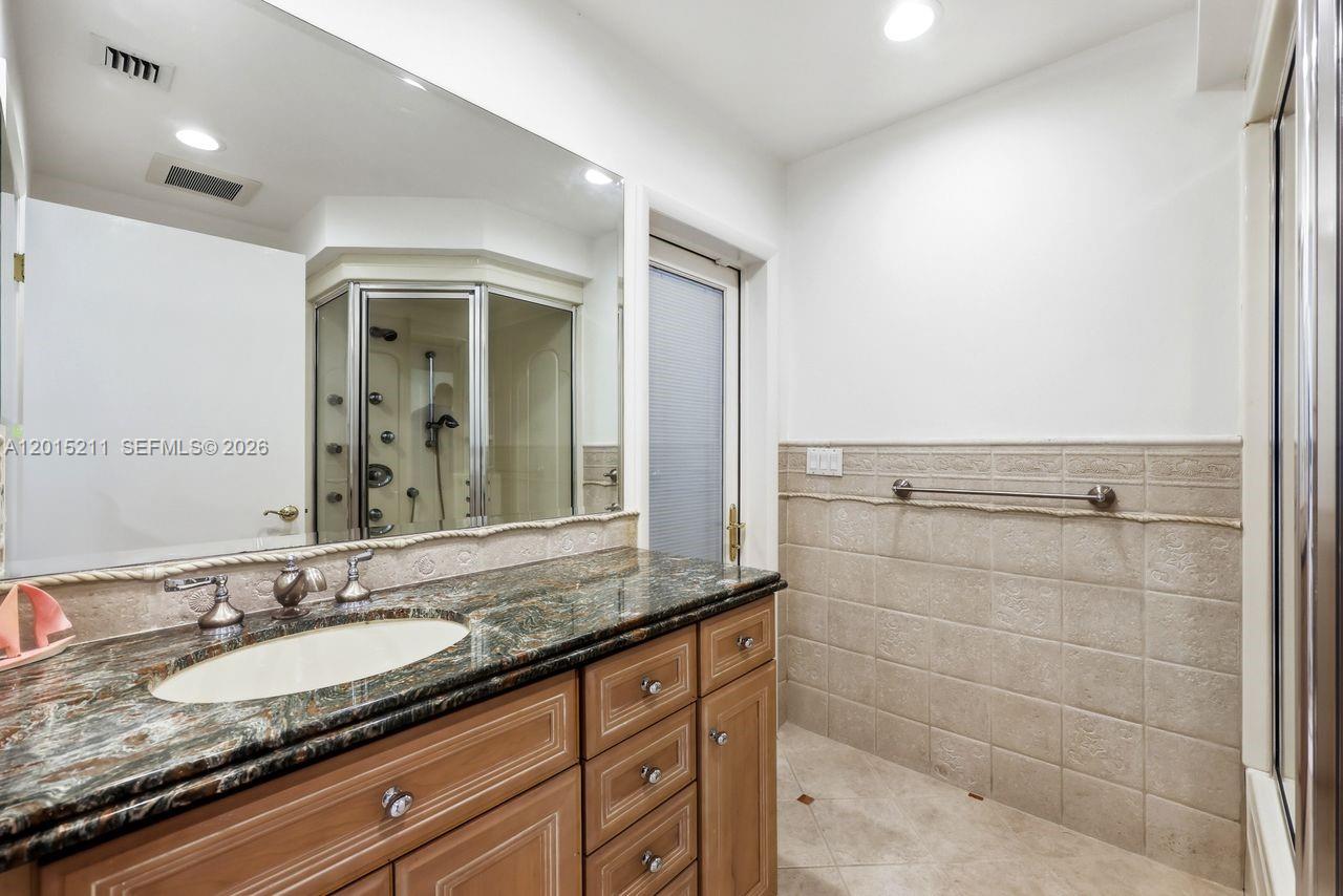 JANEMARY ESTATES - Residential
