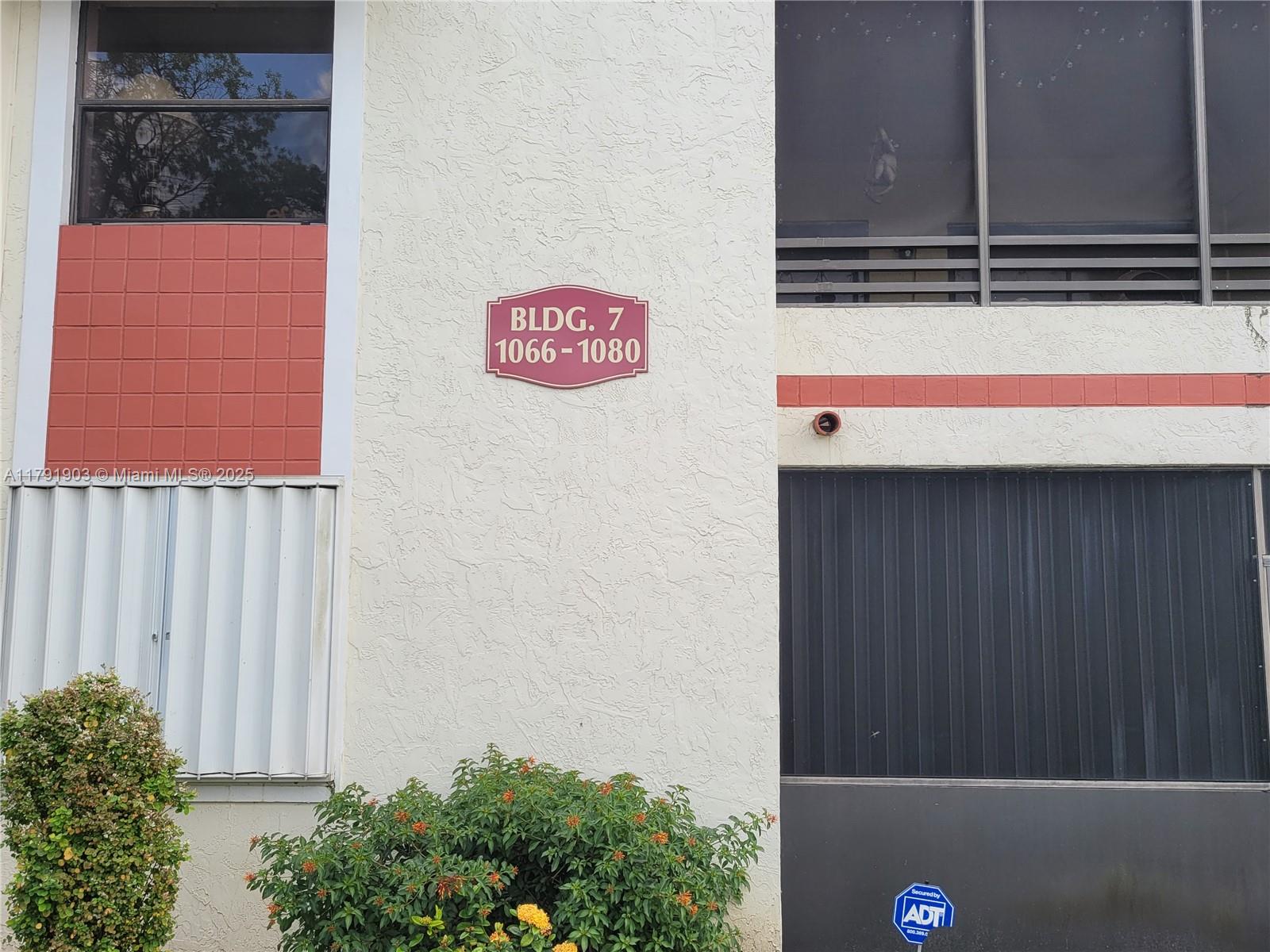 1078 N Hiatus Rd 1078