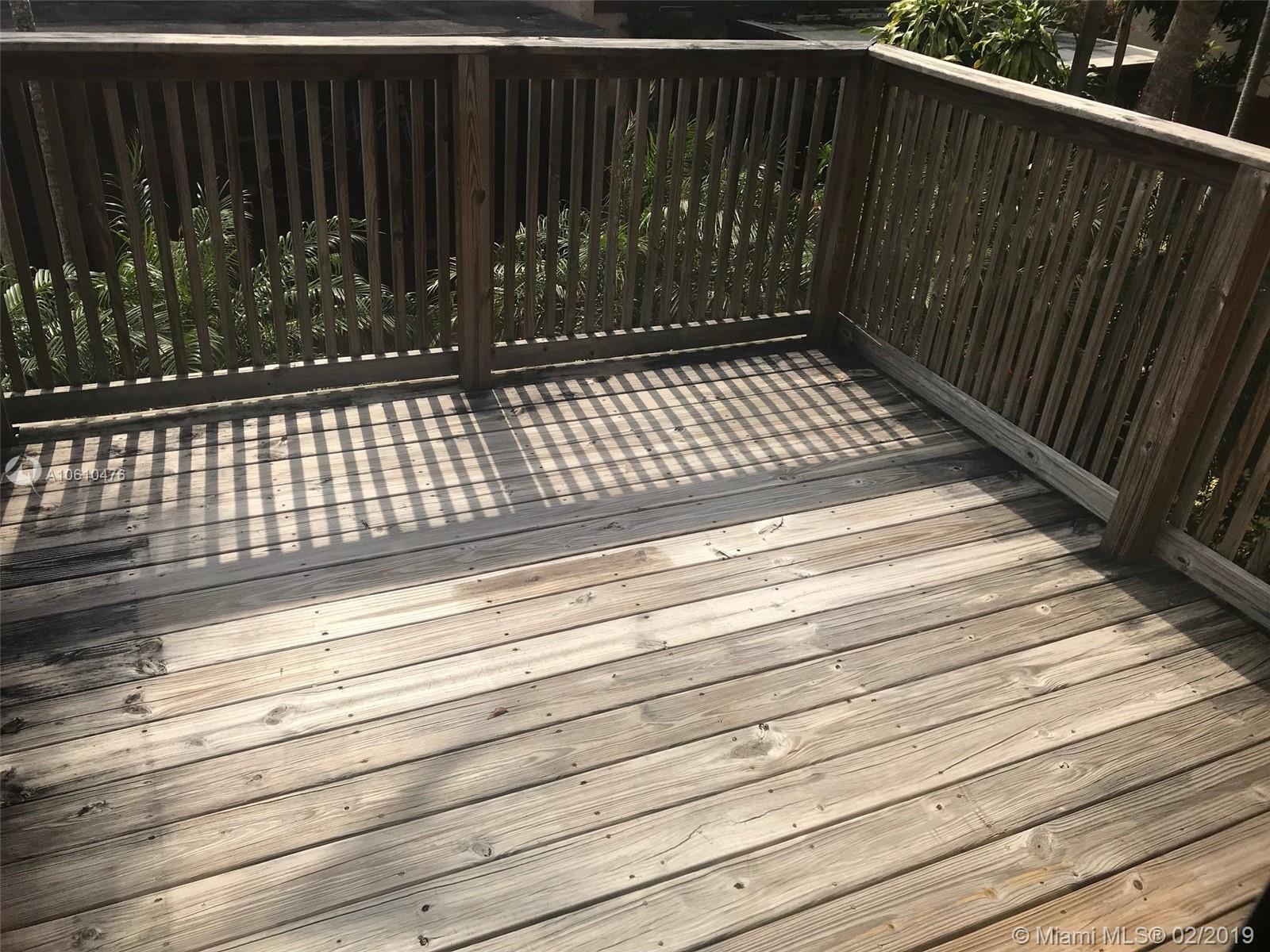 BRIAR BAY TWNHS ESTATES - Residential