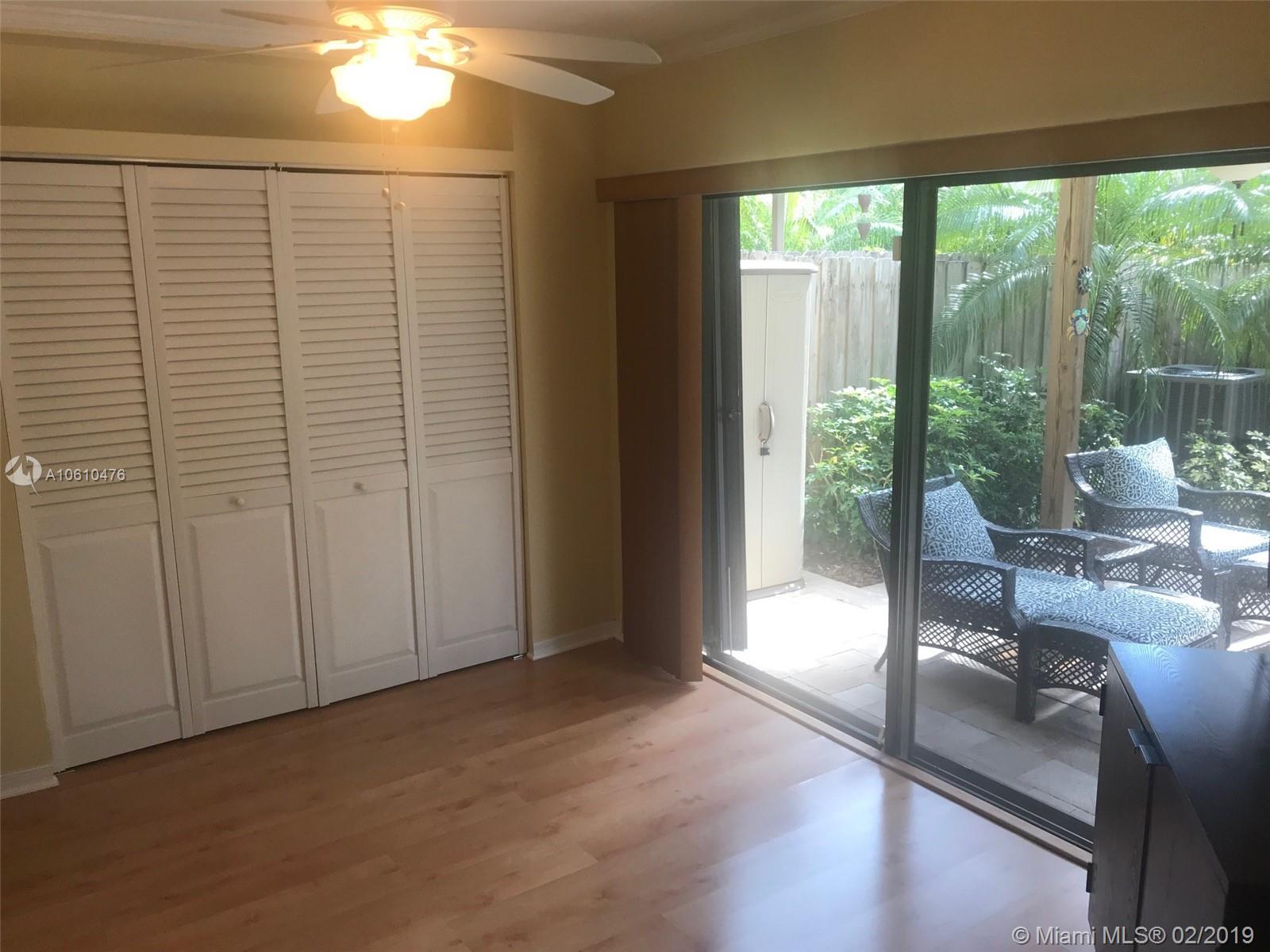 BRIAR BAY TWNHS ESTATES - Residential