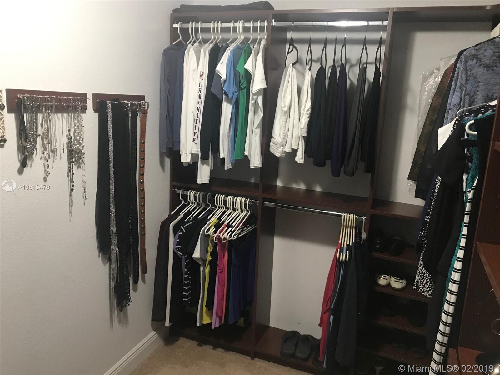 BRIAR BAY TWNHS ESTATES - Residential