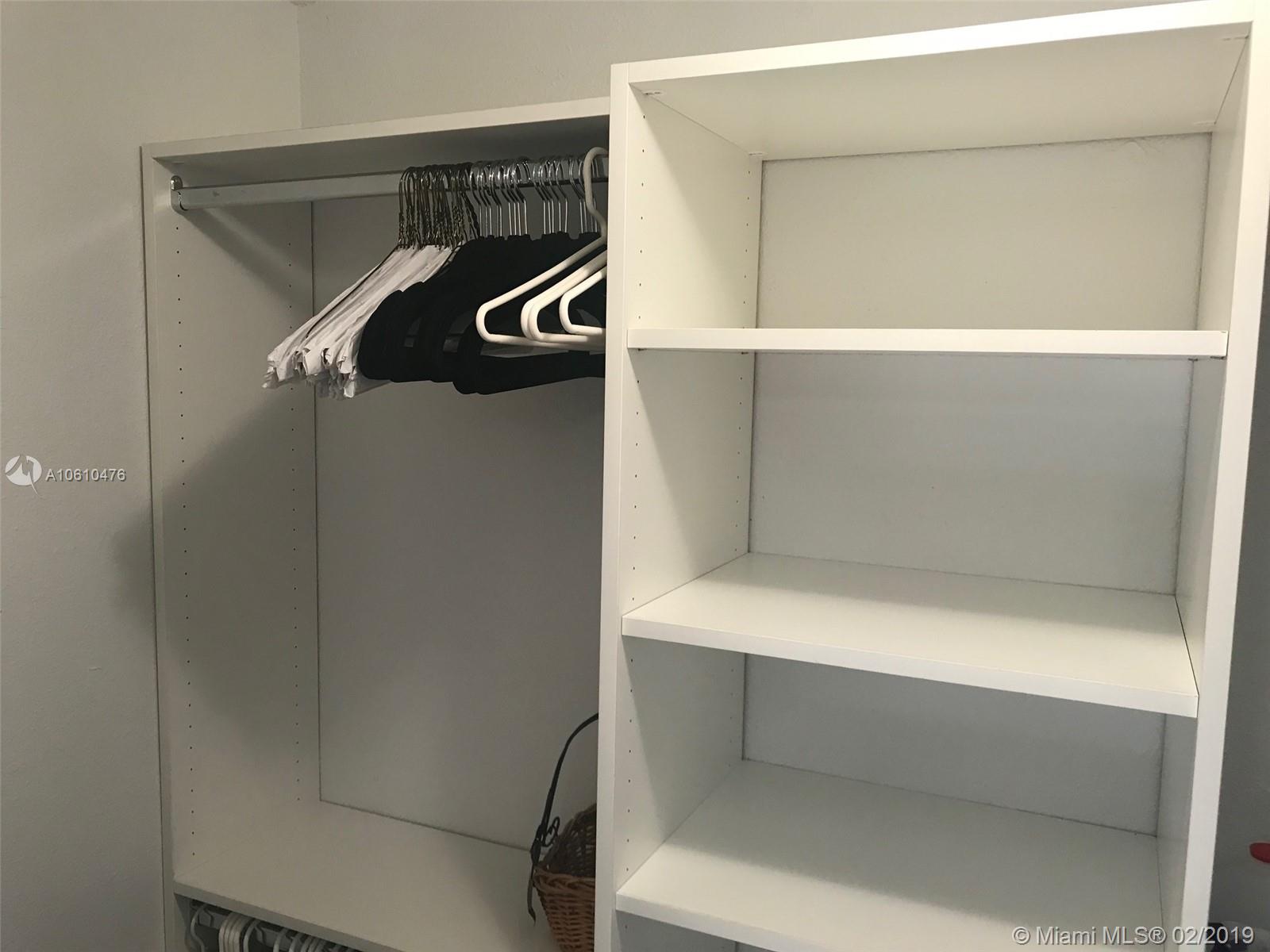 BRIAR BAY TWNHS ESTATES - Residential