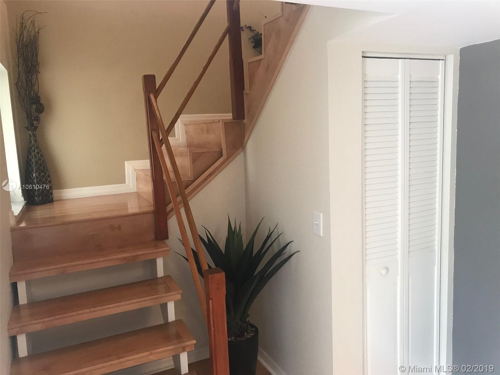 BRIAR BAY TWNHS ESTATES - Residential