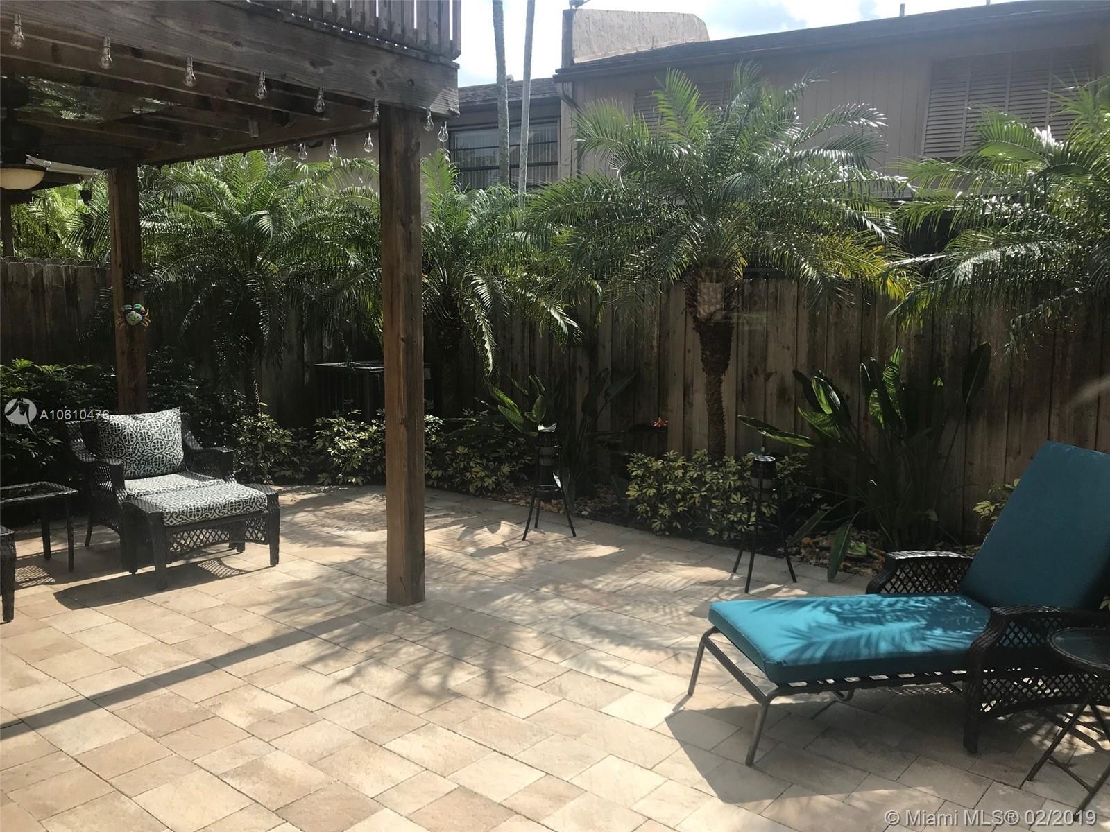 BRIAR BAY TWNHS ESTATES - Residential