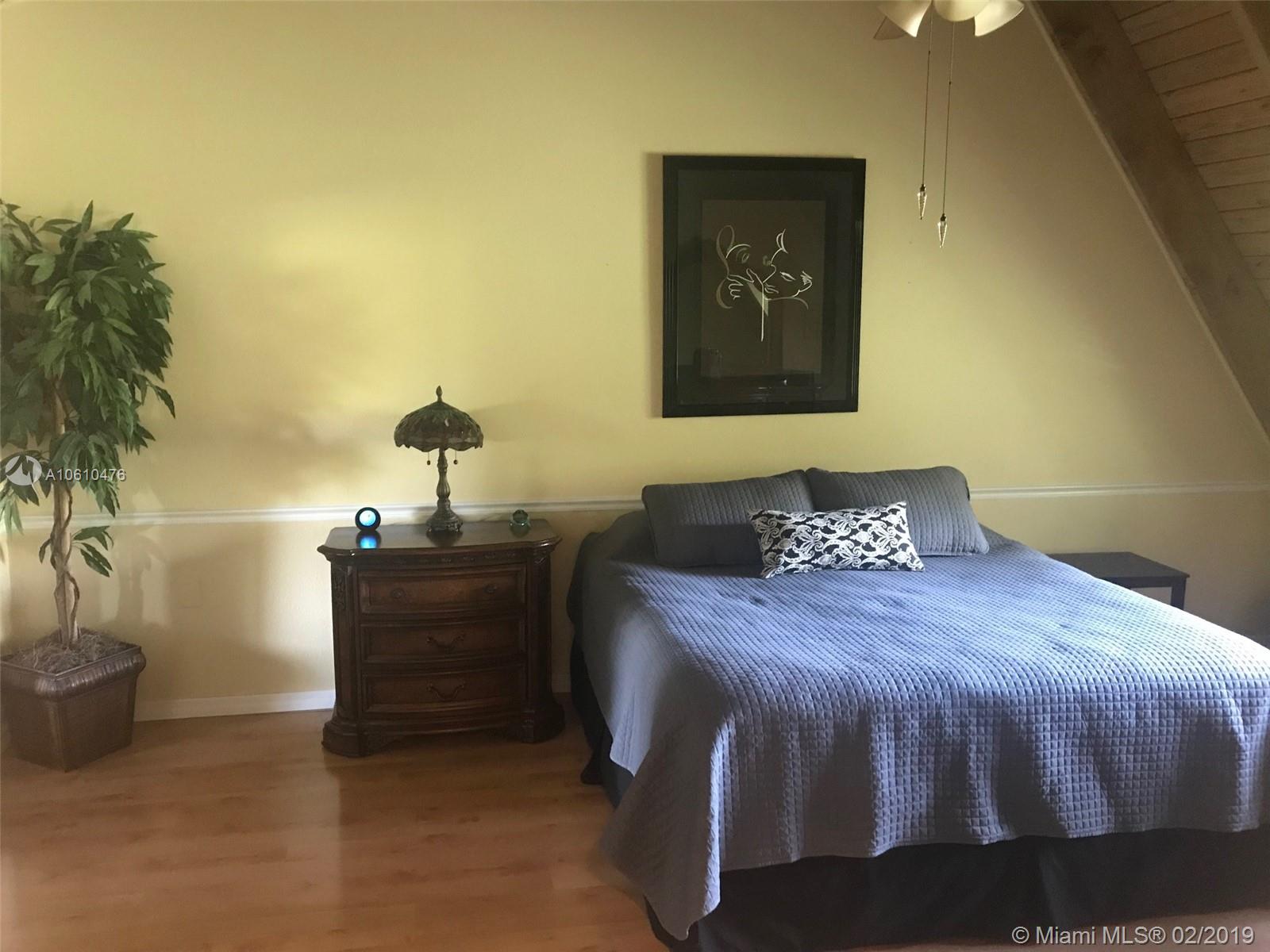 BRIAR BAY TWNHS ESTATES - Residential