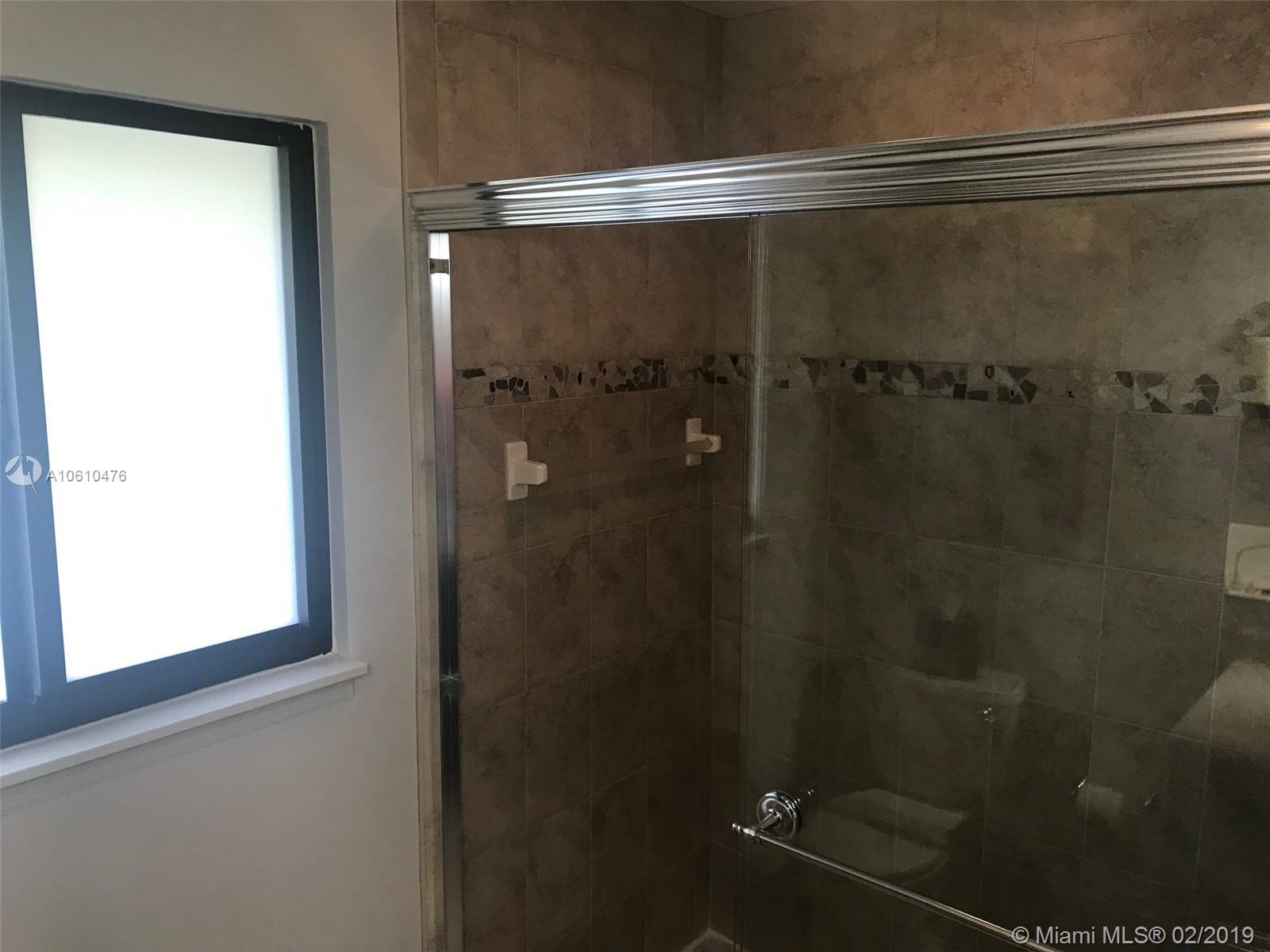 BRIAR BAY TWNHS ESTATES - Residential