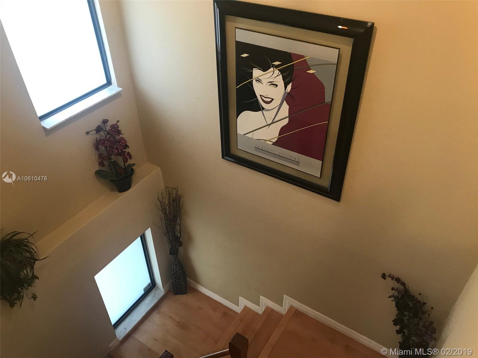 BRIAR BAY TWNHS ESTATES - Residential