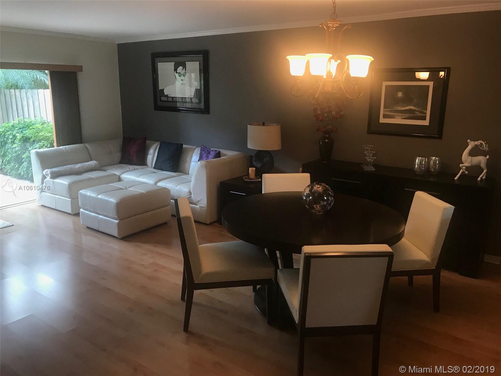 BRIAR BAY TWNHS ESTATES - Residential