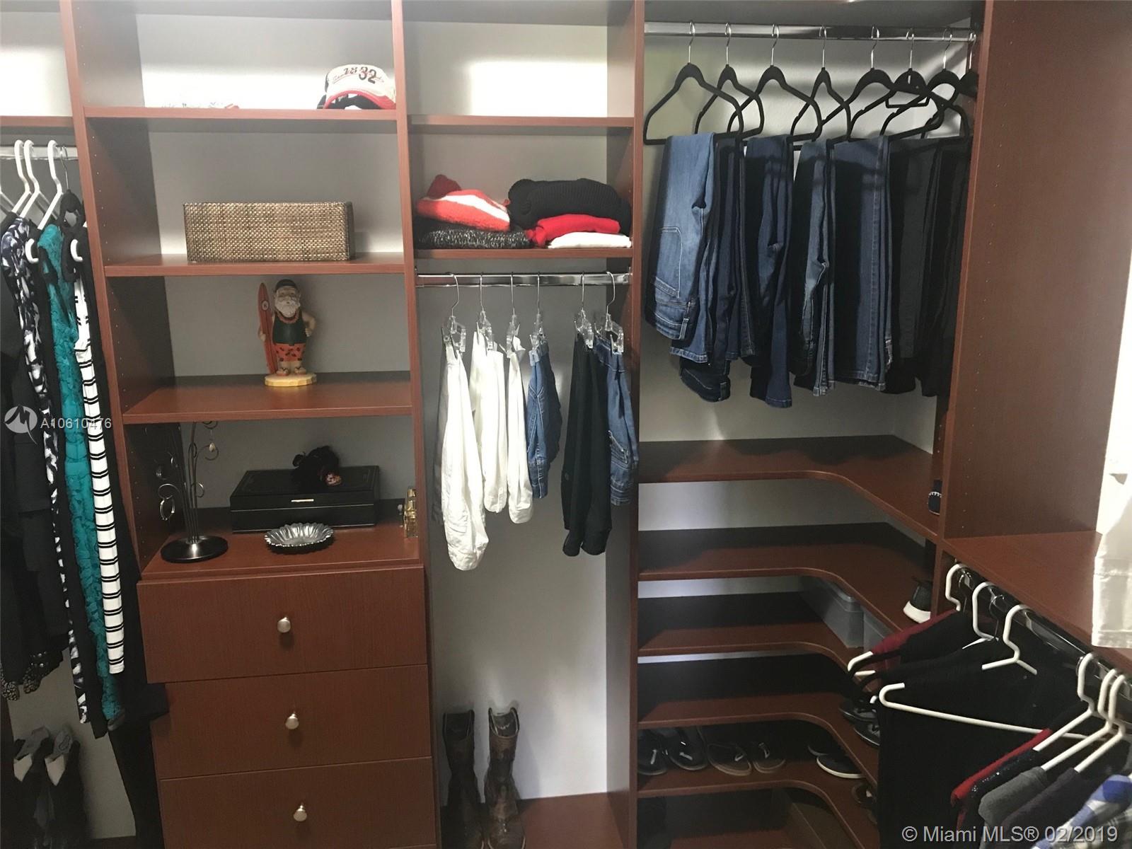 BRIAR BAY TWNHS ESTATES - Residential