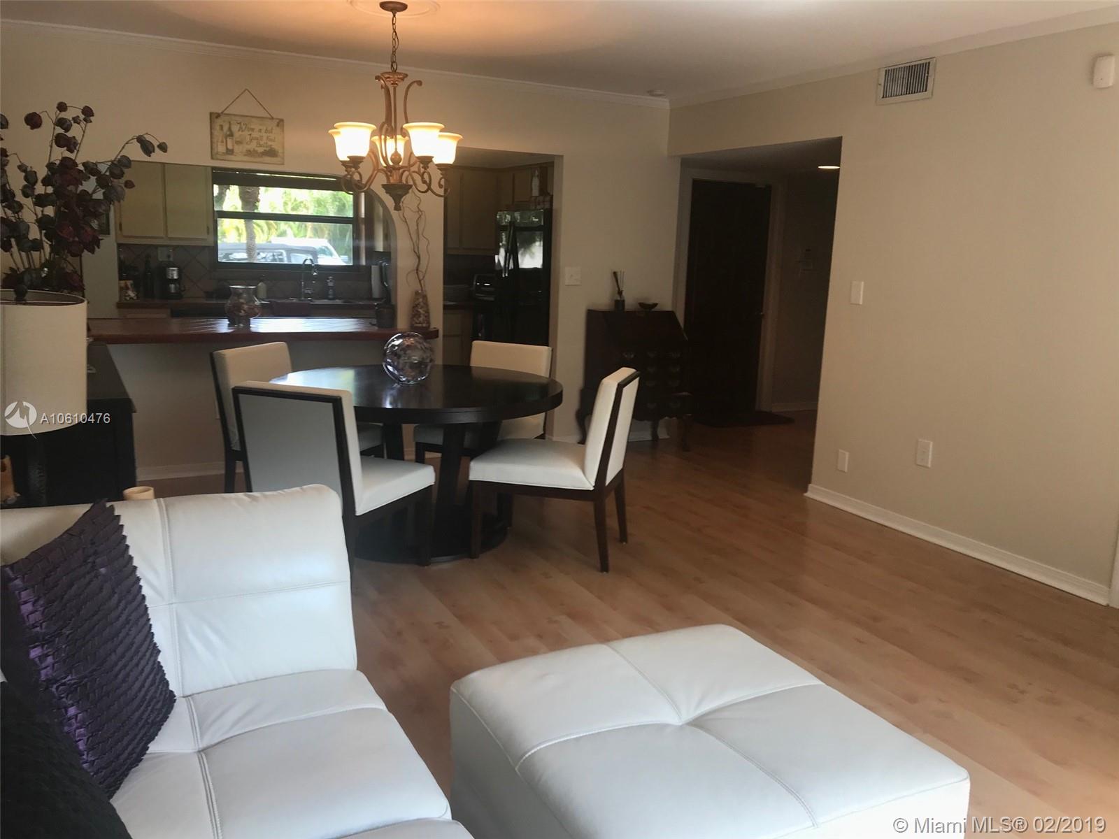 BRIAR BAY TWNHS ESTATES - Residential