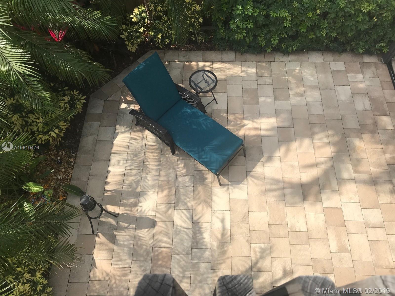 BRIAR BAY TWNHS ESTATES - Residential