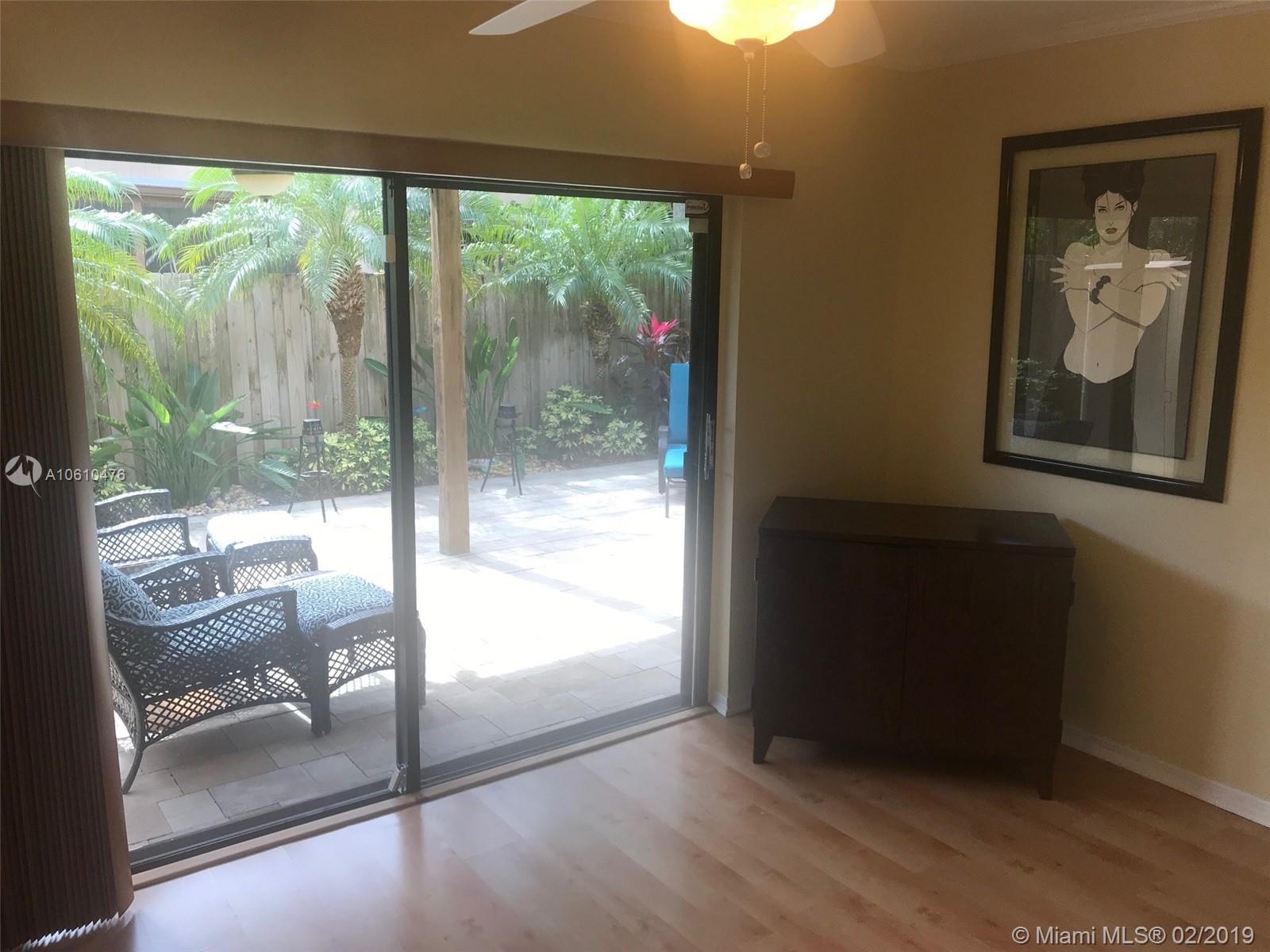 BRIAR BAY TWNHS ESTATES - Residential