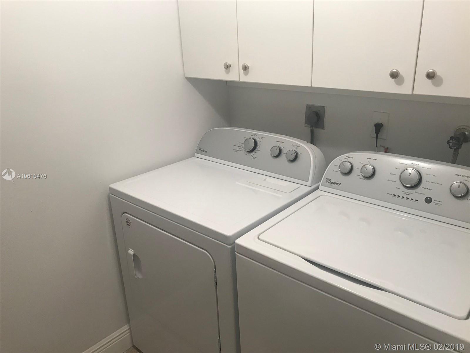 BRIAR BAY TWNHS ESTATES - Residential