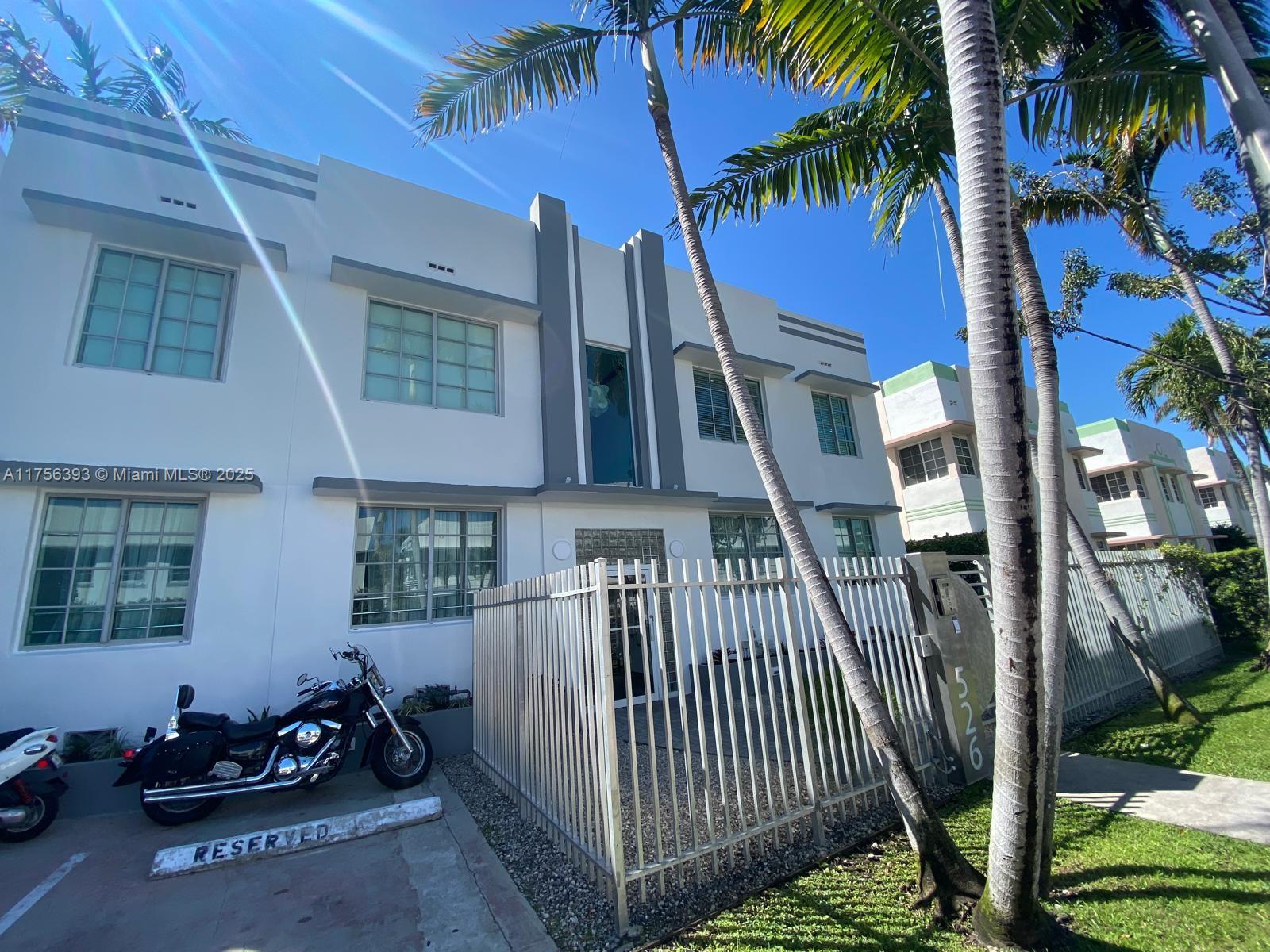 Rental Property at 526 15th St 8, Miami Beach, Miami-Dade County, Florida - Bedrooms: 1 
Bathrooms: 1  - $2,000 MO.