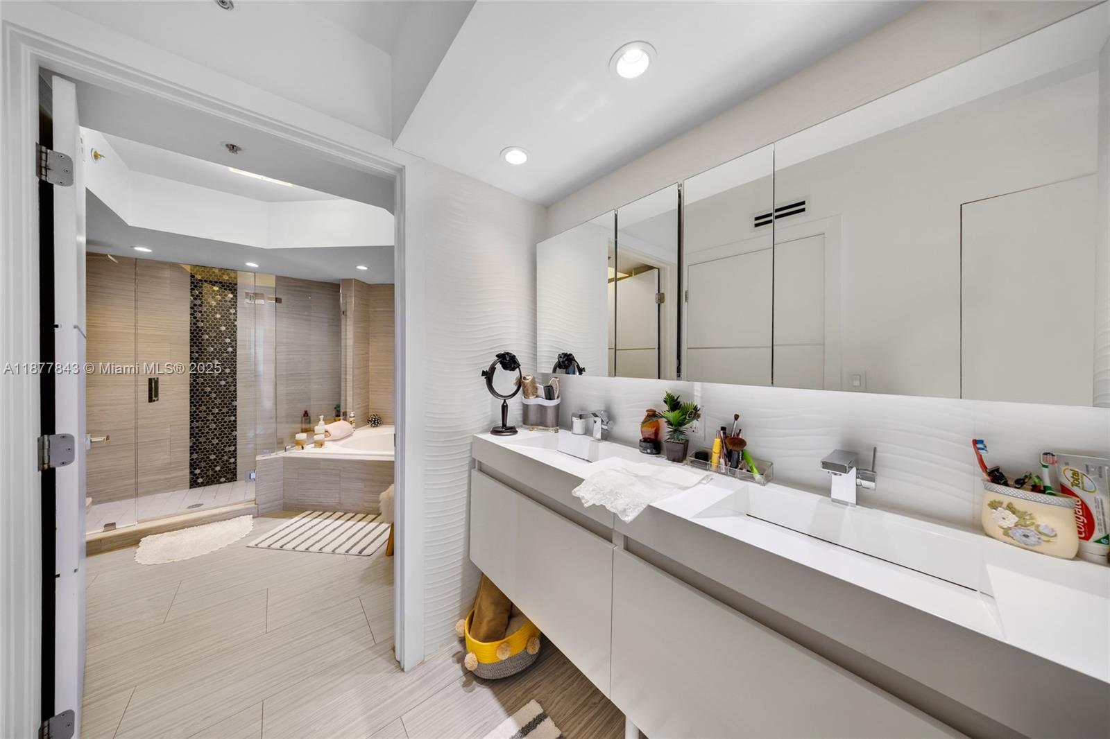 LA GORCE PALACE CONDO - Residential