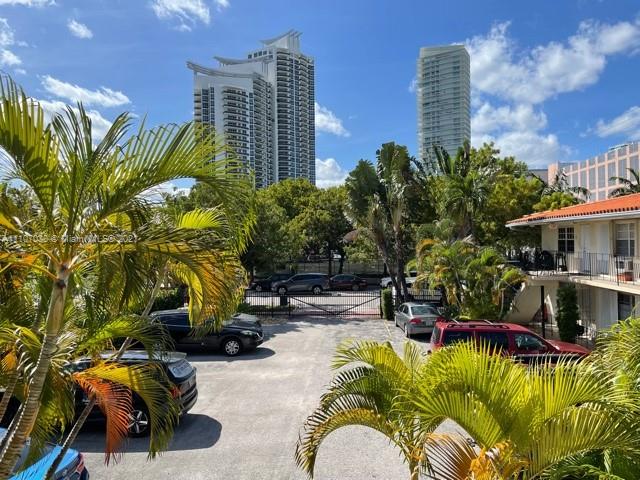 BEACH MANOR CONDO - Residential