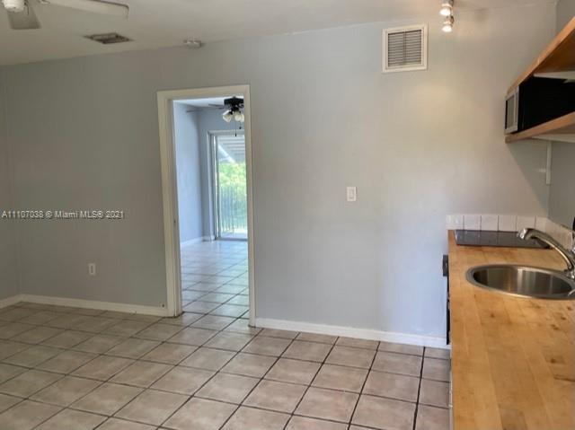 BEACH MANOR CONDO - Residential