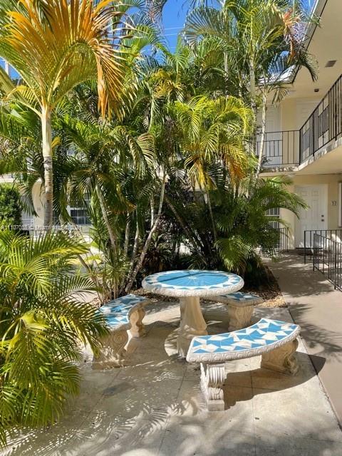 BEACH MANOR CONDO - Residential