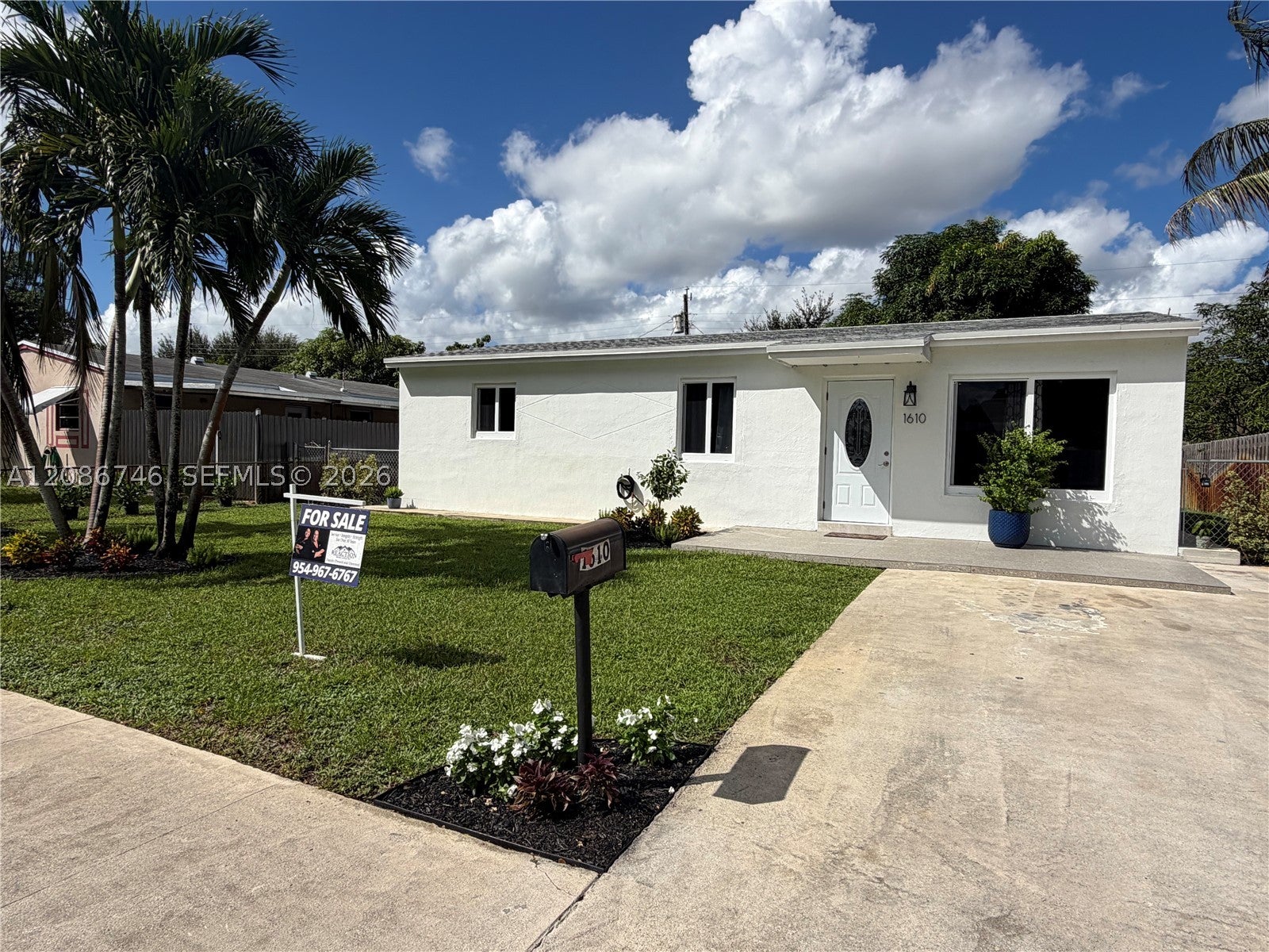 1610 N 70th Ave