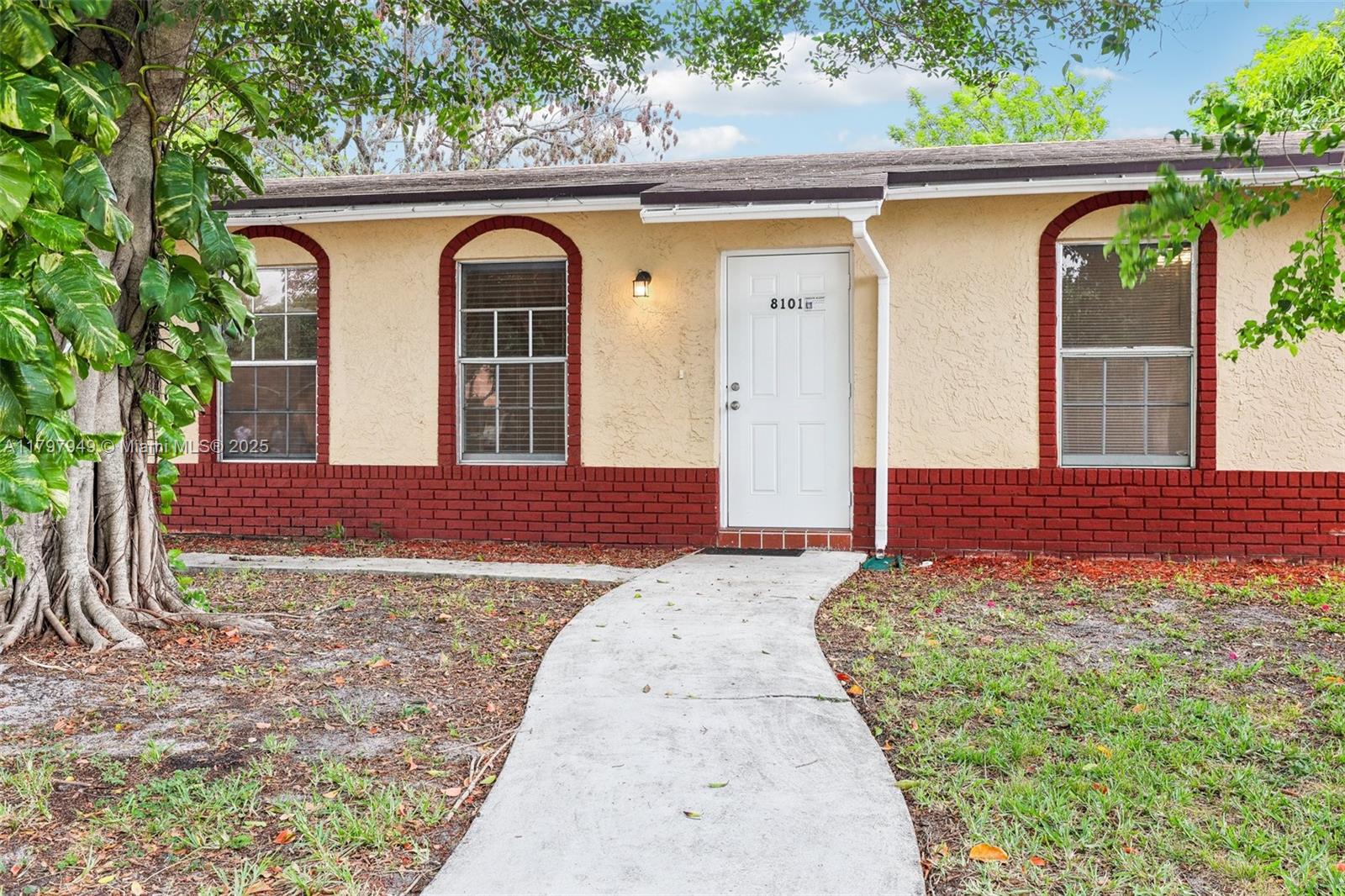 8101 NW 44th Ct