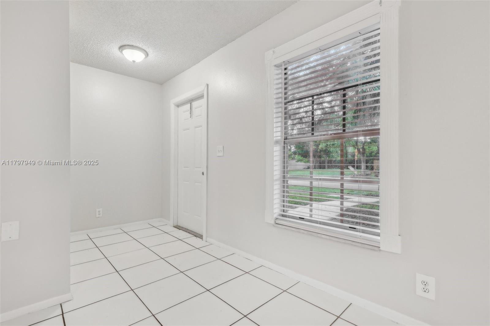 8101 NW 44th Ct
