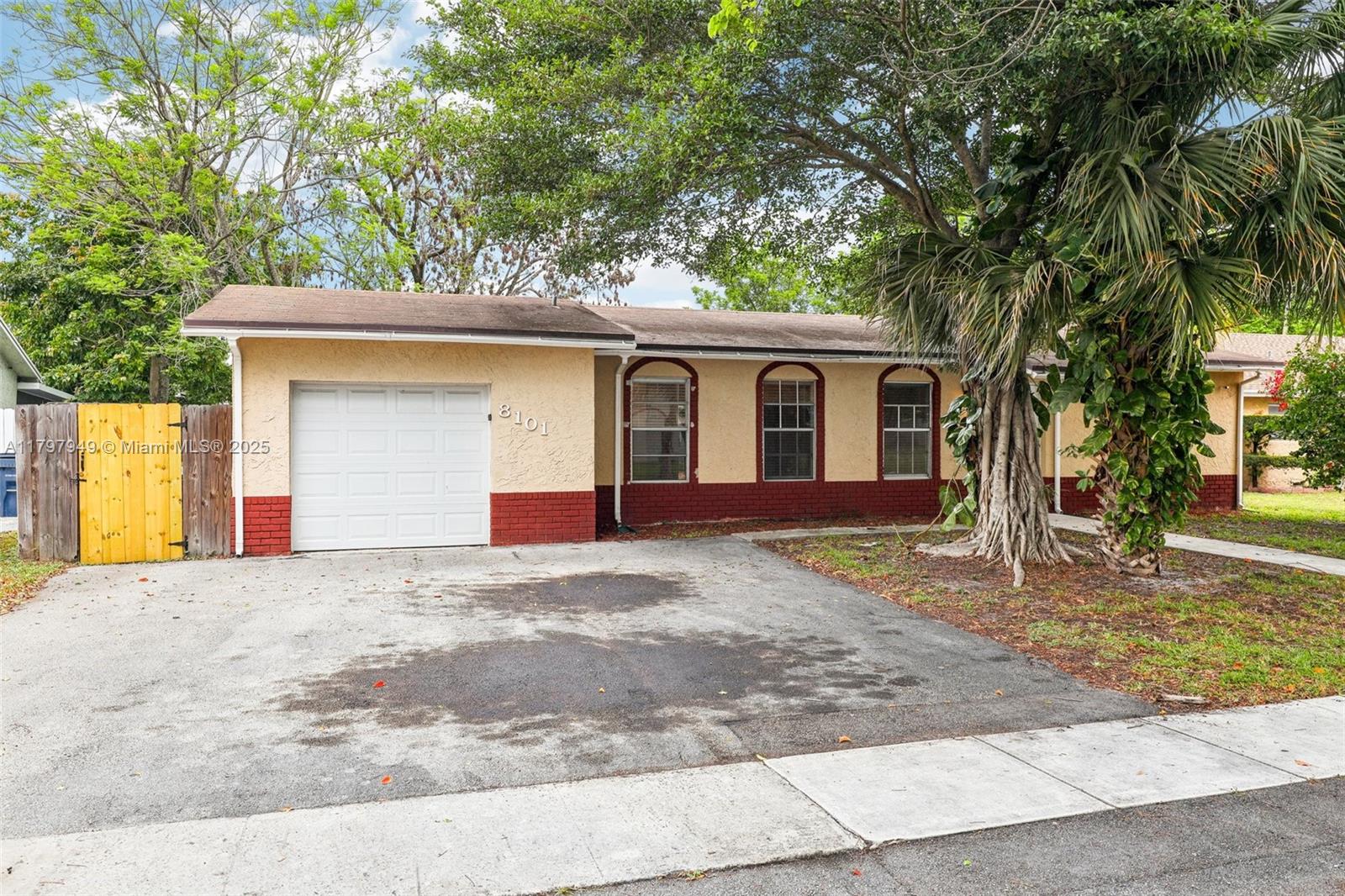 8101 NW 44th Ct