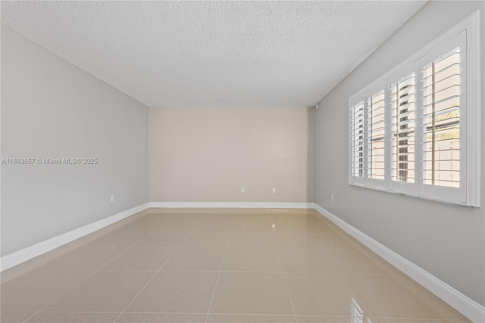 5224 CEDARBEND DR 4