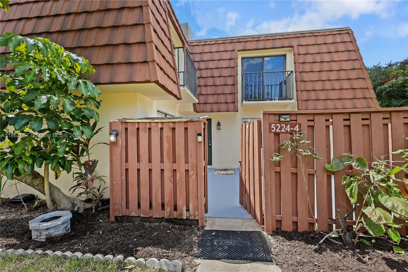 5224 CEDARBEND DR 4