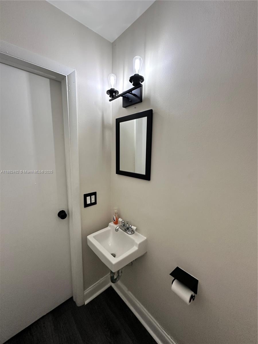 WEST DANIA HEIGHTS - Residential Income