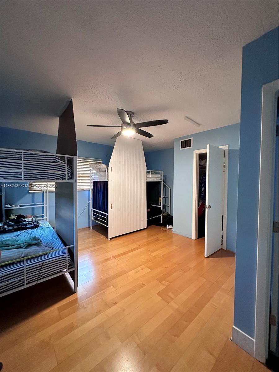 WEST DANIA HEIGHTS - Residential Income