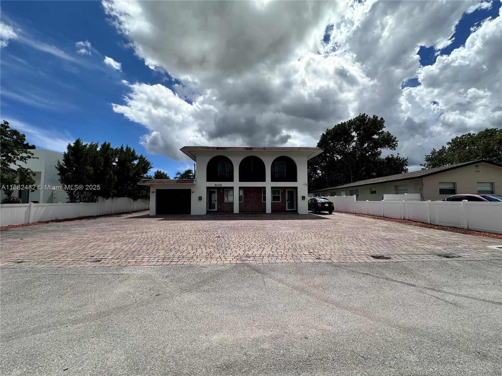 WEST DANIA HEIGHTS - Residential Income